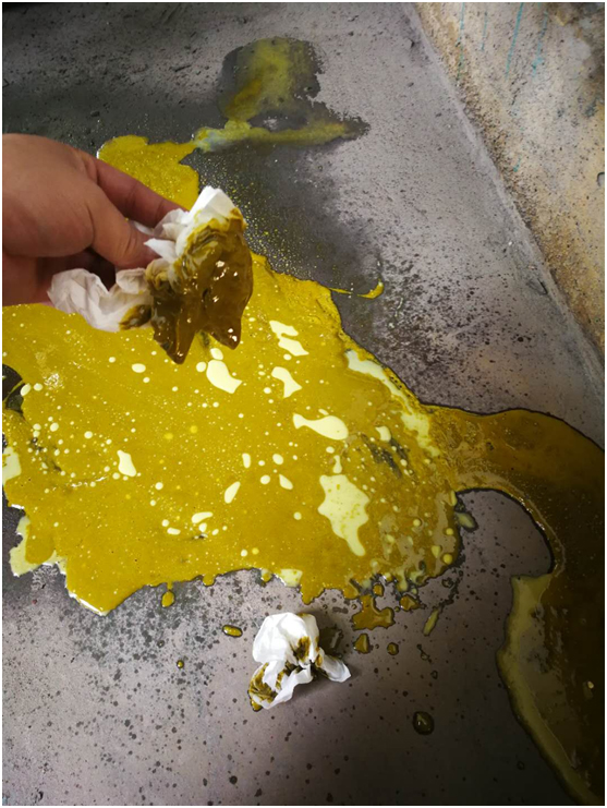 油氣分離器使用過程中因壓差過高被擊穿，造成跑油，油分配料不匹配造成壓差過高(圖2)