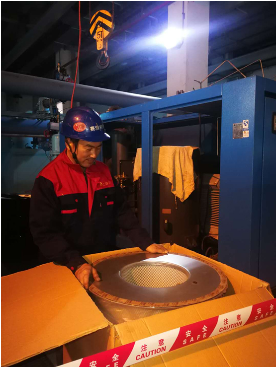 油氣分離器使用過程中因壓差過高被擊穿，造成跑油，油分配料不匹配造成壓差過高(圖3)
